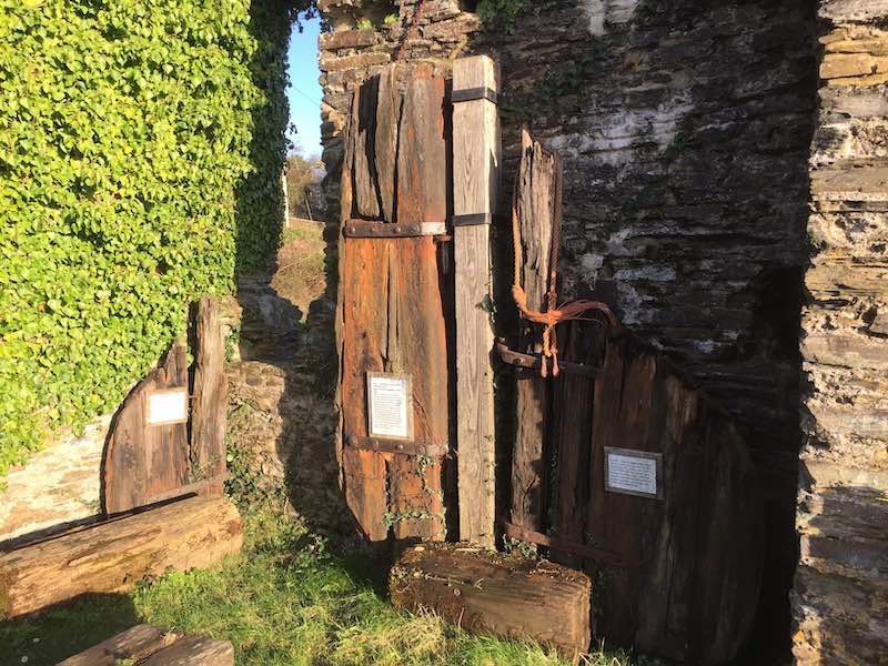 Remounting of Ralph Bird’s collection of historic rudders at Carnon Mine