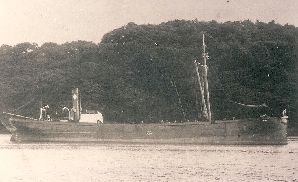 Photo of the ‘Erimus’. The best remembered steamer on the Devoran to South Wales route. 