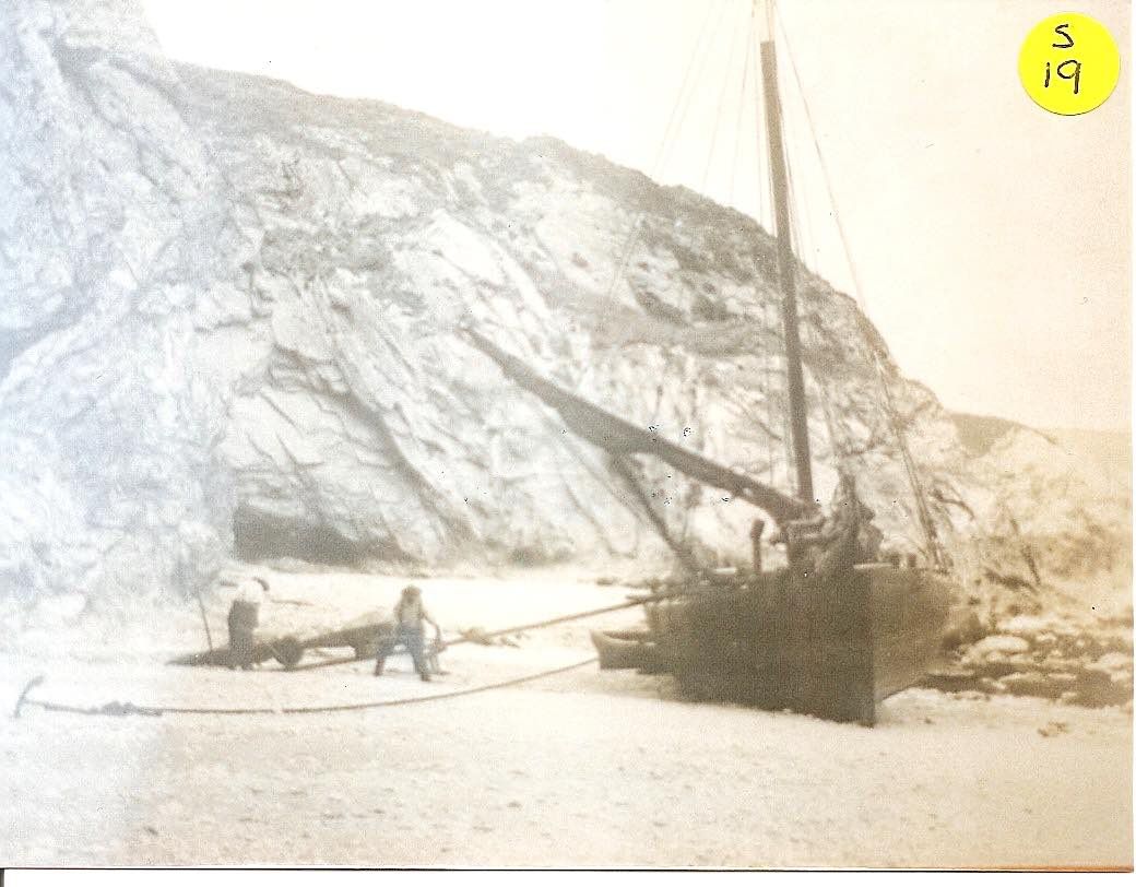 Barge ‘Maggie’. Captain Joe Nicholls loading stone 